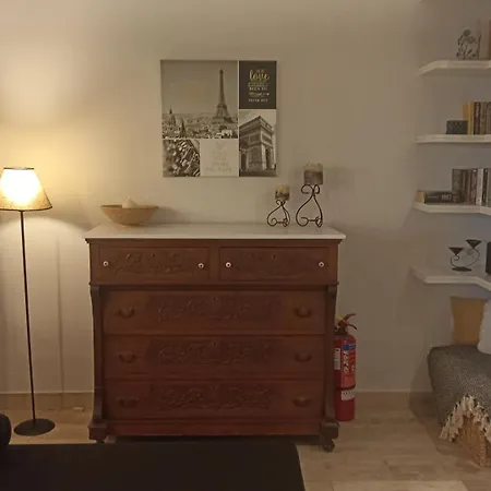 Charming Garden Apartman *