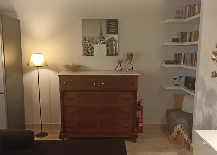 Charming Garden Apartman *